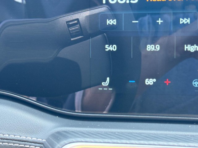 Ford Mustang Vehicle Full-screen Gallery Image 18