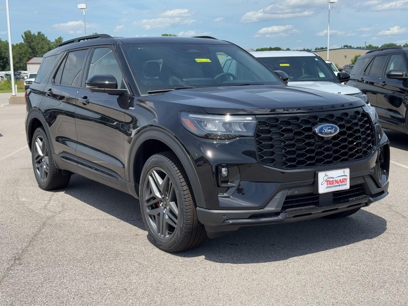 Ford Explorer Vehicle Image 02