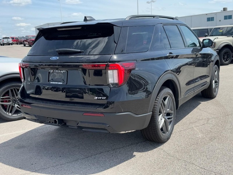 Ford Explorer Vehicle Image 03