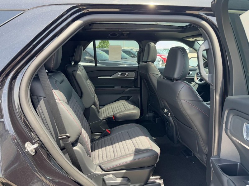 Ford Explorer Vehicle Image 05