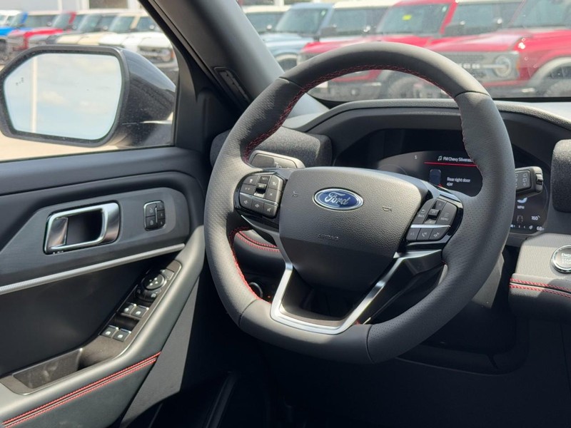 Ford Explorer Vehicle Image 09