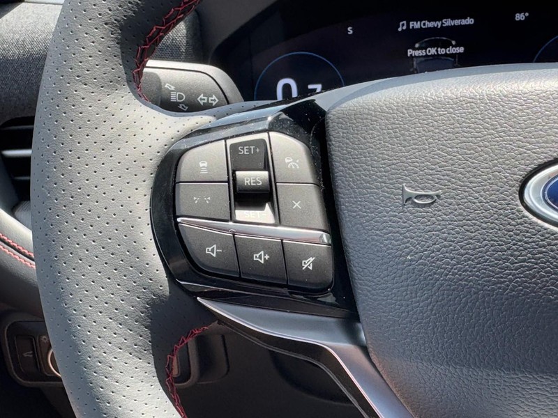 Ford Explorer Vehicle Image 13