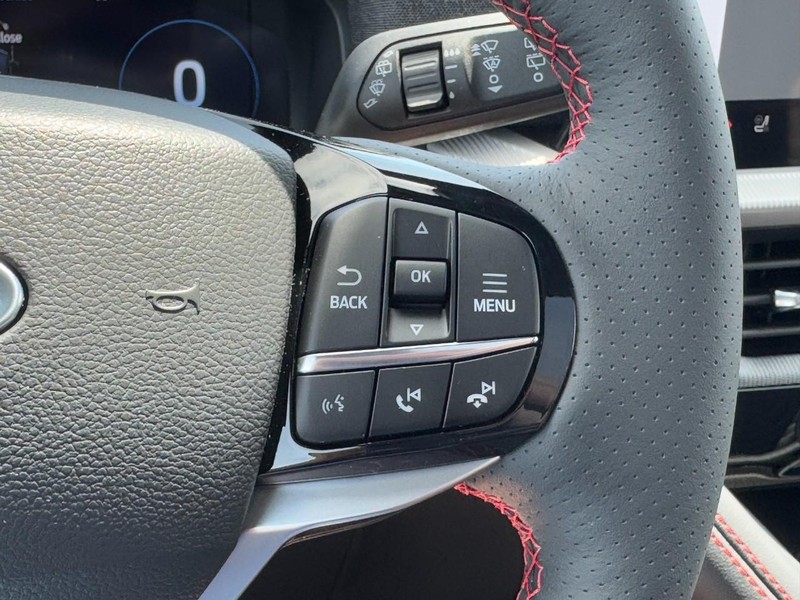 Ford Explorer Vehicle Image 14