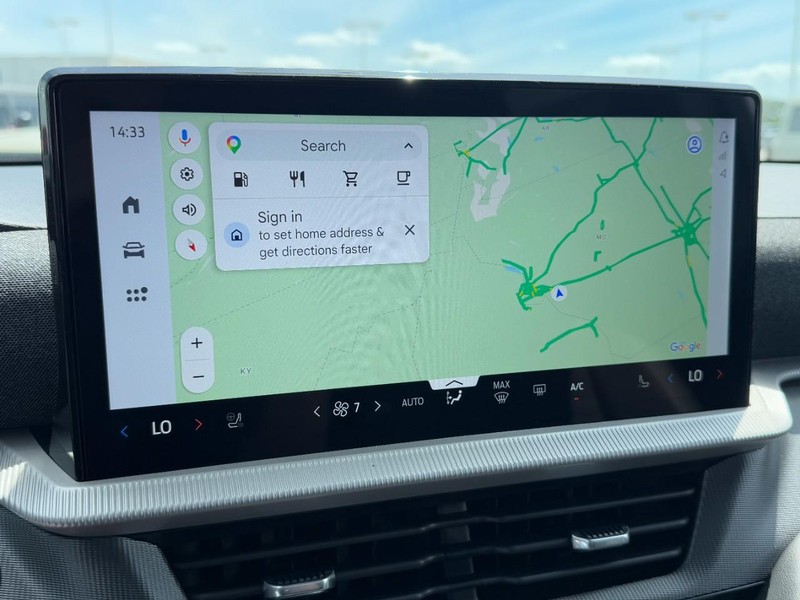 Ford Explorer Vehicle Image 17