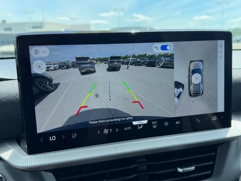 Ford Explorer Vehicle Image 18