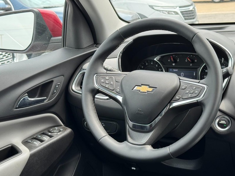 Chevrolet Equinox Vehicle Full-screen Gallery Image 12
