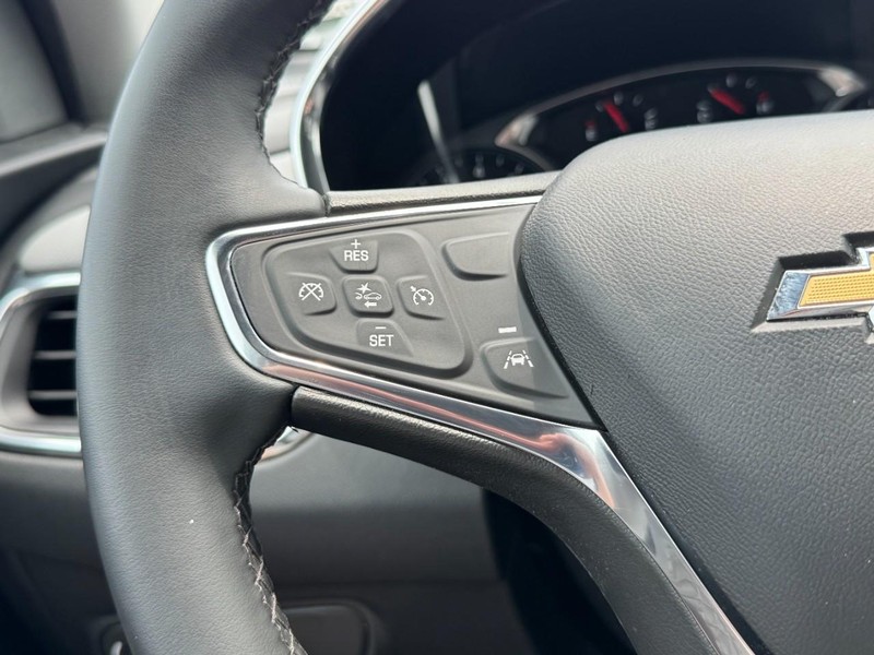 Chevrolet Equinox Vehicle Full-screen Gallery Image 16