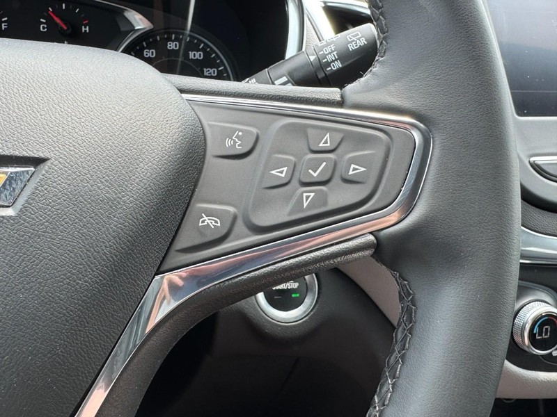 Chevrolet Equinox Vehicle Full-screen Gallery Image 17