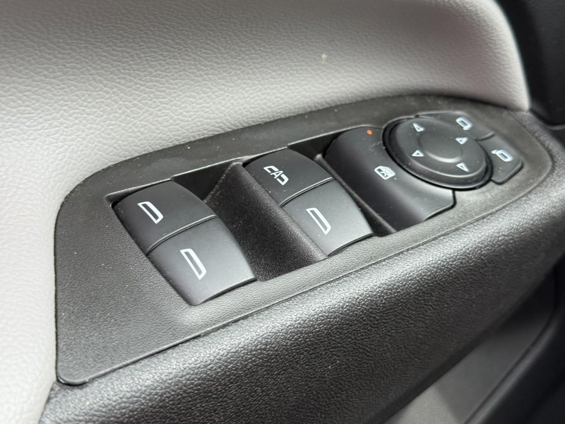 Chevrolet Equinox Vehicle Full-screen Gallery Image 21