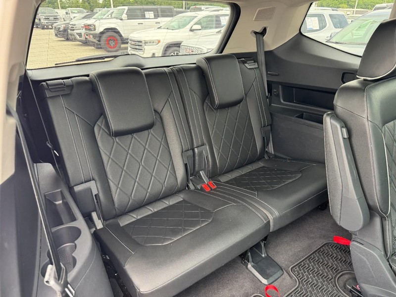 Volkswagen Atlas Vehicle Full-screen Gallery Image 11