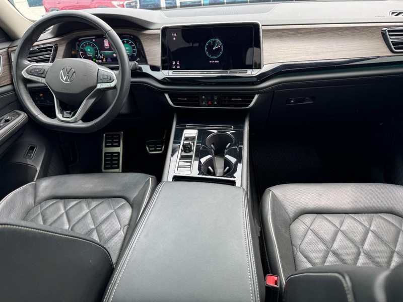 Volkswagen Atlas Vehicle Full-screen Gallery Image 12