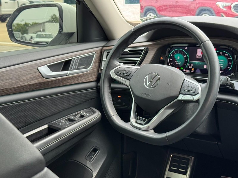 Volkswagen Atlas Vehicle Full-screen Gallery Image 13