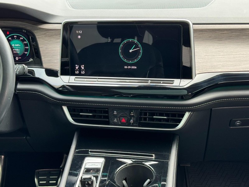 Volkswagen Atlas Vehicle Full-screen Gallery Image 14