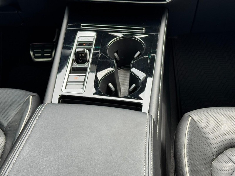 Volkswagen Atlas Vehicle Full-screen Gallery Image 15