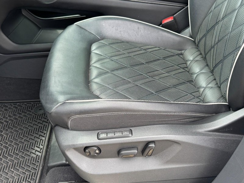 Volkswagen Atlas Vehicle Full-screen Gallery Image 25