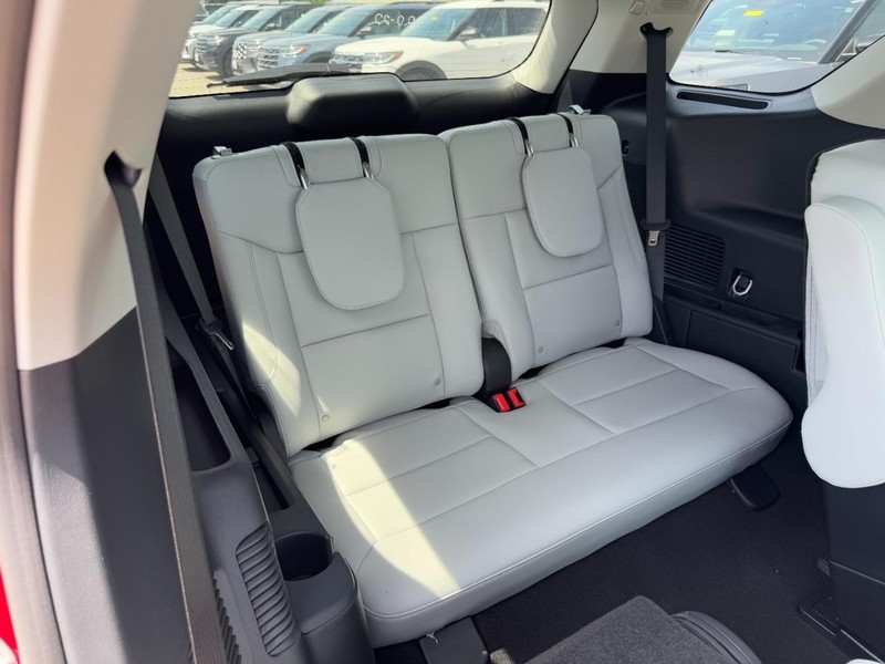 Ford Explorer Vehicle Image 06
