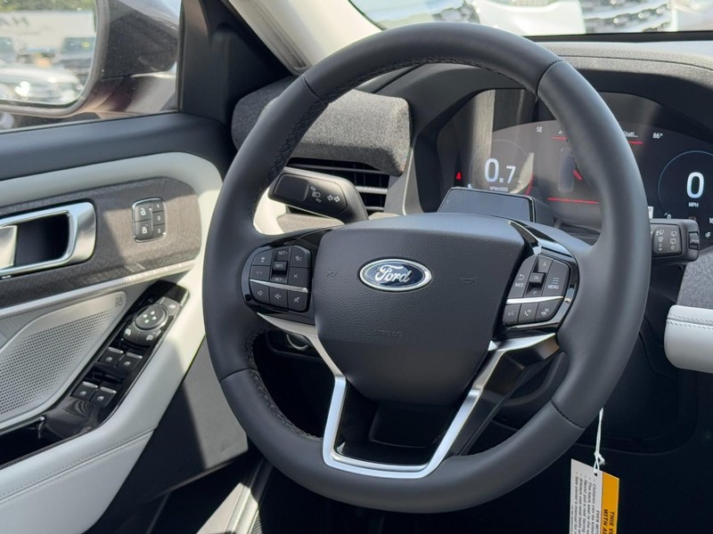 Ford Explorer Vehicle Image 08