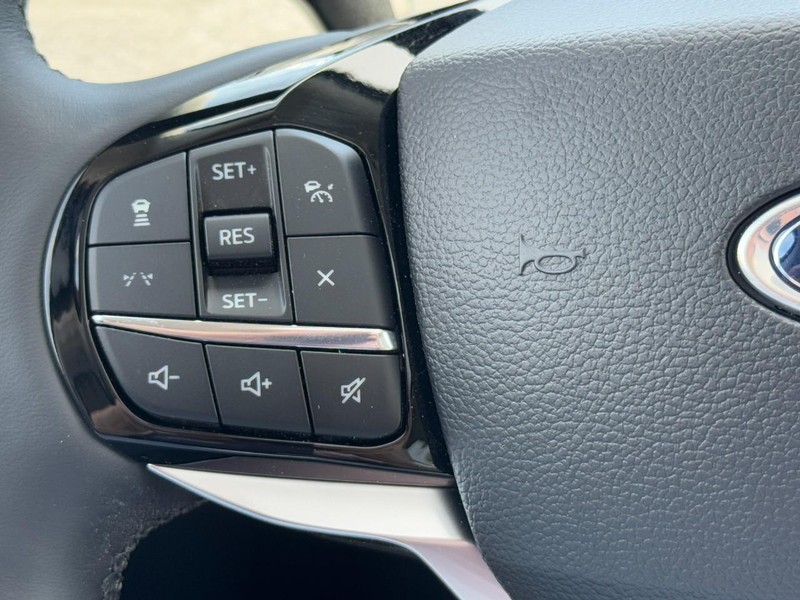 Ford Explorer Vehicle Image 12