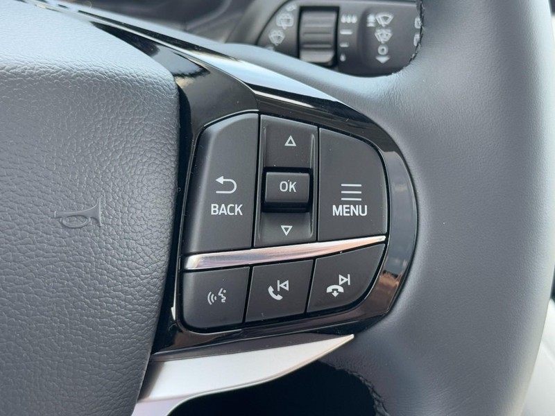 Ford Explorer Vehicle Image 13
