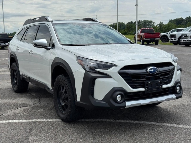 Subaru Outback Vehicle Full-screen Gallery Image 02