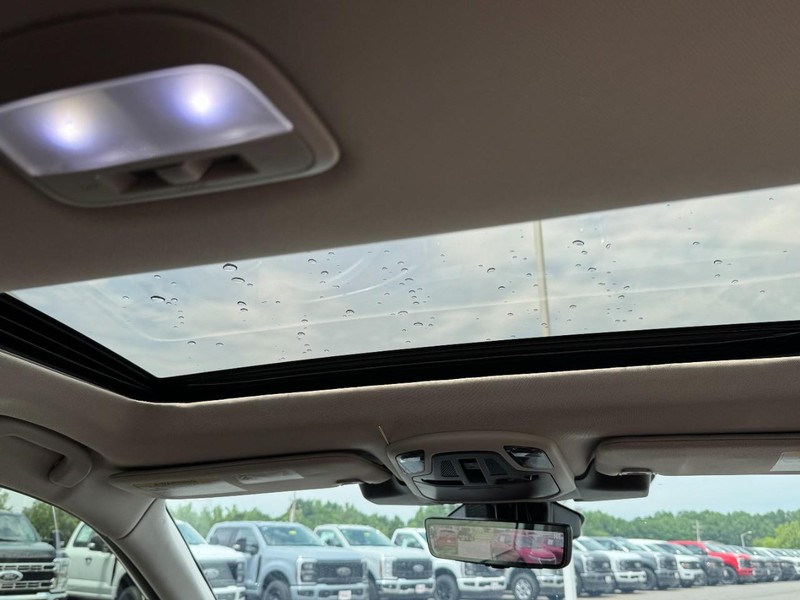 Subaru Outback Vehicle Full-screen Gallery Image 10