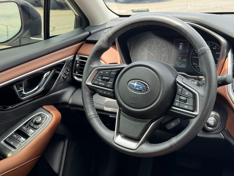 Subaru Outback Vehicle Full-screen Gallery Image 12
