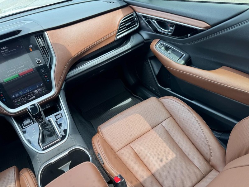 Subaru Outback Vehicle Full-screen Gallery Image 15