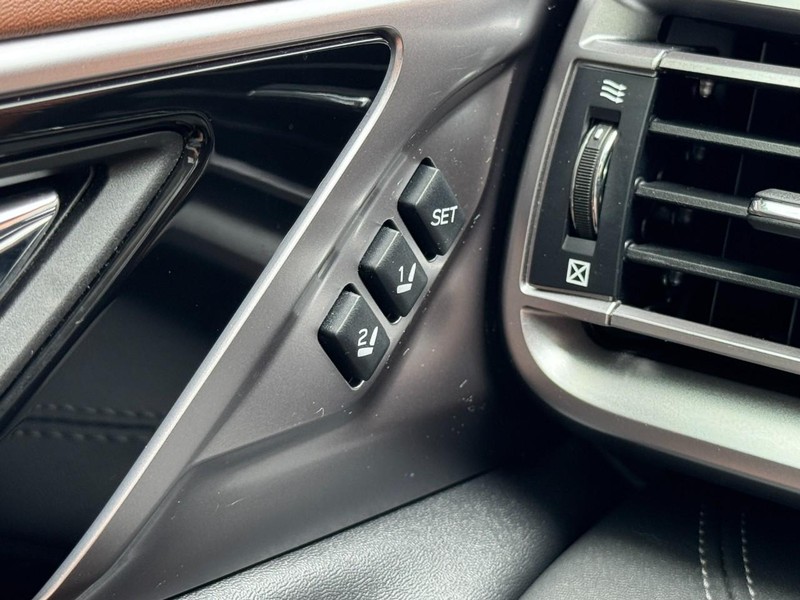 Subaru Outback Vehicle Full-screen Gallery Image 16