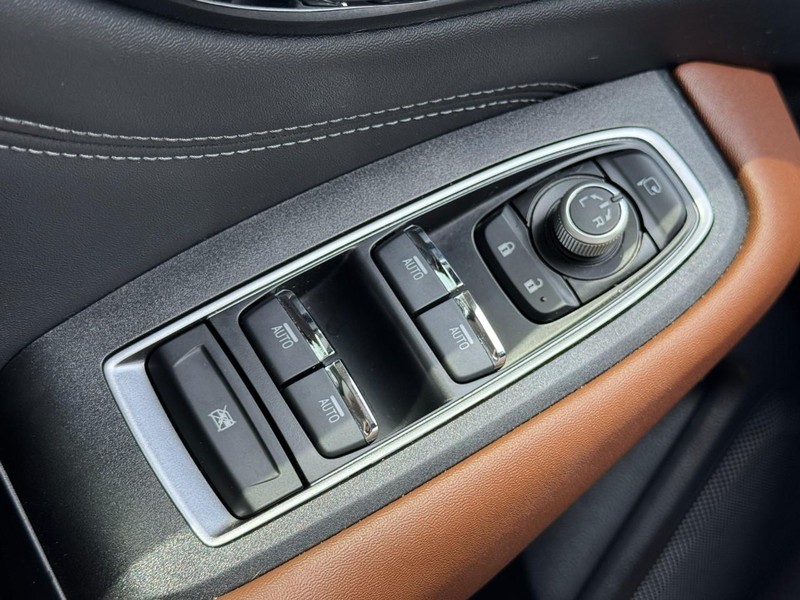 Subaru Outback Vehicle Full-screen Gallery Image 23