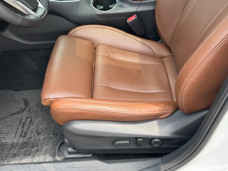 Subaru Outback Vehicle Full-screen Gallery Image 24