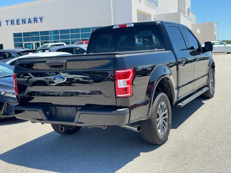 Ford F-150 Vehicle Full-screen Gallery Image 3