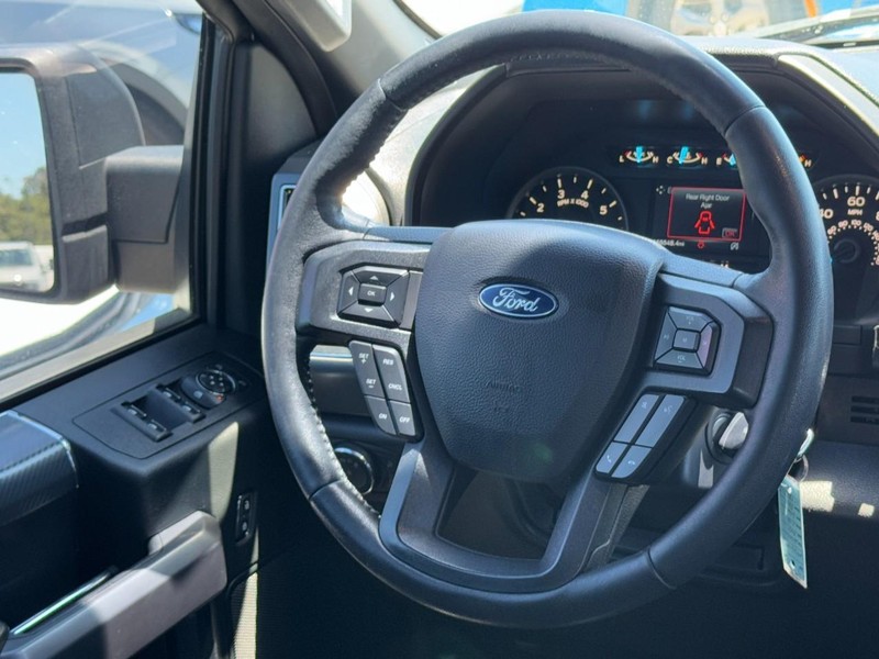 Ford F-150 Vehicle Full-screen Gallery Image 12