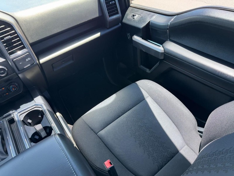 Ford F-150 Vehicle Full-screen Gallery Image 15