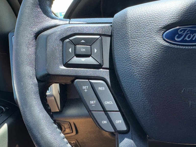 Ford F-150 Vehicle Full-screen Gallery Image 16