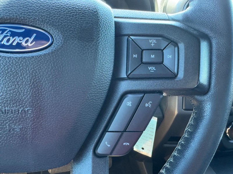 Ford F-150 Vehicle Full-screen Gallery Image 17