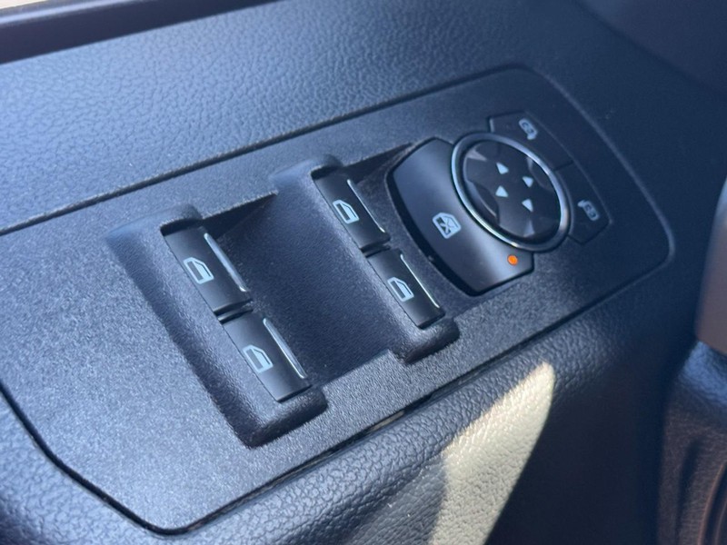 Ford F-150 Vehicle Full-screen Gallery Image 23