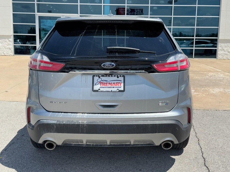 Ford Edge Vehicle Full-screen Gallery Image 04