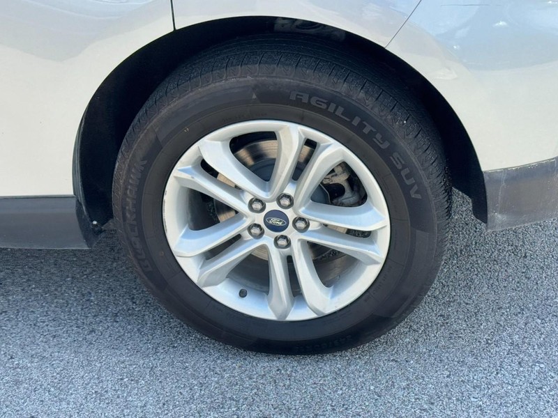 Ford Edge Vehicle Full-screen Gallery Image 07