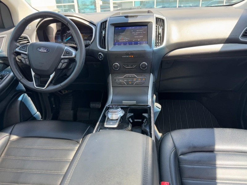 Ford Edge Vehicle Full-screen Gallery Image 11