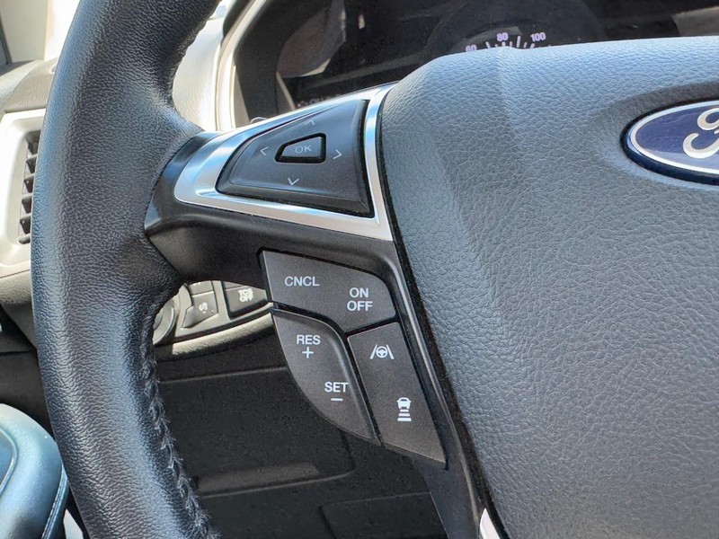 Ford Edge Vehicle Full-screen Gallery Image 16