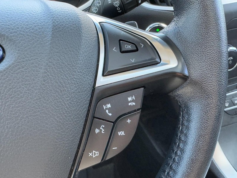 Ford Edge Vehicle Full-screen Gallery Image 17