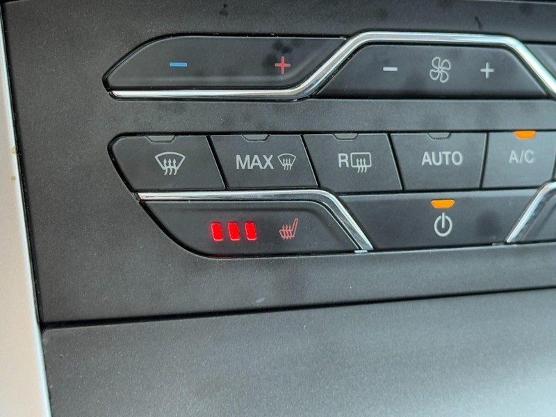 Ford Edge Vehicle Full-screen Gallery Image 19