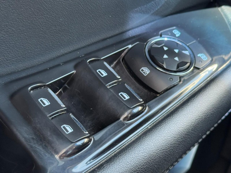 Ford Edge Vehicle Full-screen Gallery Image 22