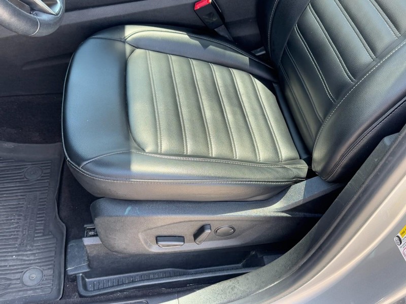 Ford Edge Vehicle Full-screen Gallery Image 23
