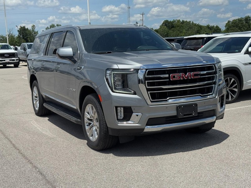 GMC Yukon XL Vehicle Image 02
