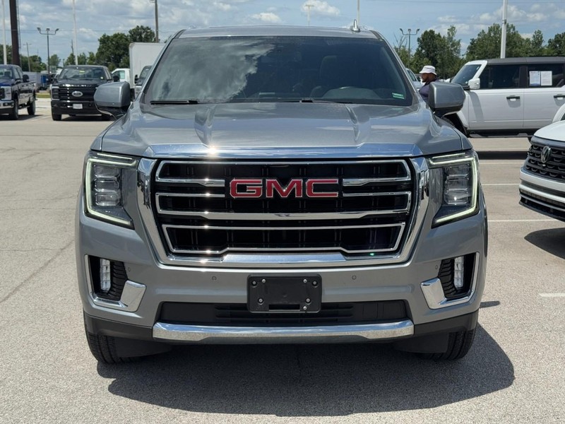 GMC Yukon XL Vehicle Image 09