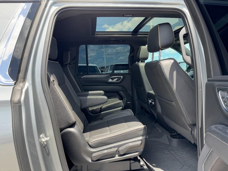 GMC Yukon XL Vehicle Image 10