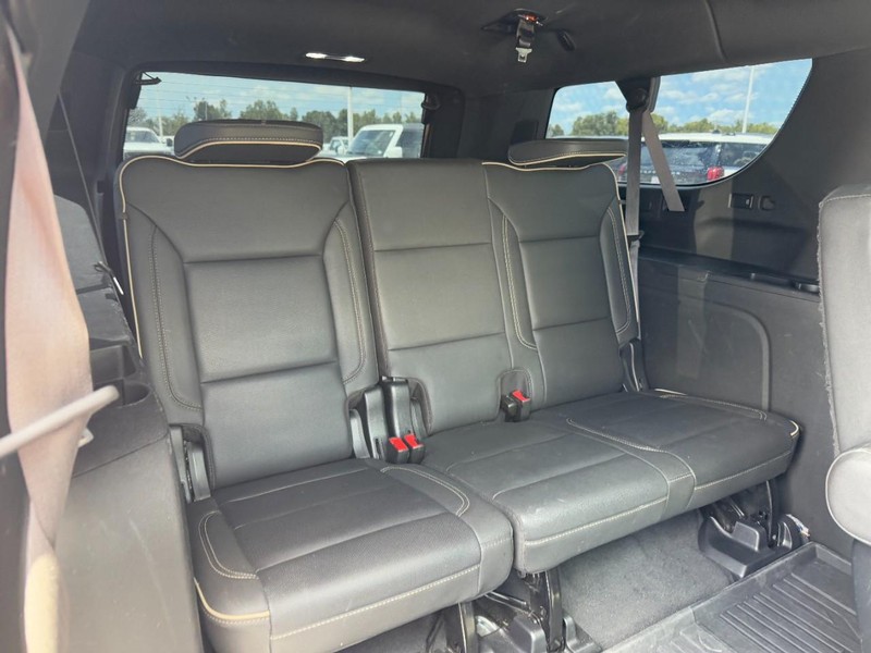 GMC Yukon XL Vehicle Image 11