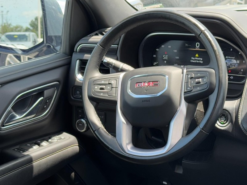 GMC Yukon XL Vehicle Image 13