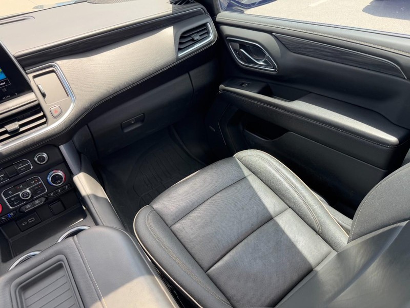 GMC Yukon XL Vehicle Image 16